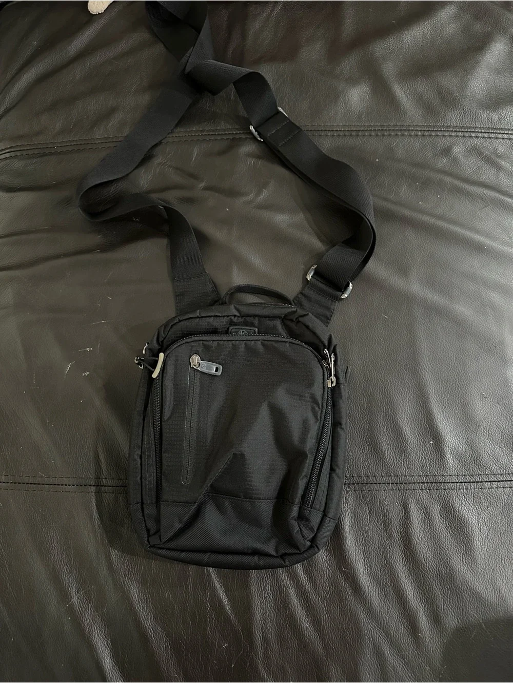 Eagle Creek Black Crossbody Sling Bag for Men w/ Multi Pockets